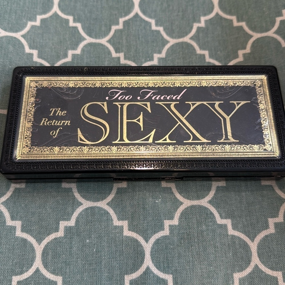 Too Faced The Return of SEXY eyeshadow palette